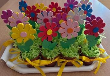 Prace plastyczne z okazji Dnia kobiet w Motylkach