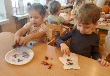 Zajęcia plastyczne w Motylkach