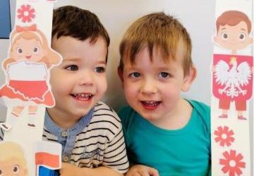 Fotobudka z okazji Dnia Flagi w Miejskim Żłobku nr 2